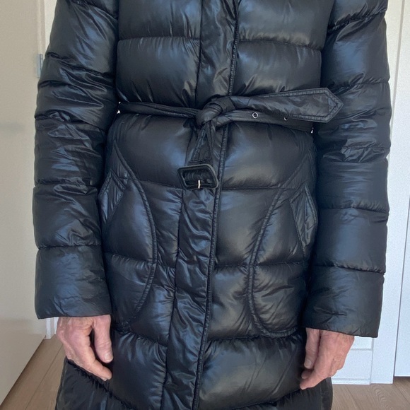 Woman's BURBERRY Lightweight Down Puffer Coat - Picture 8 of 9